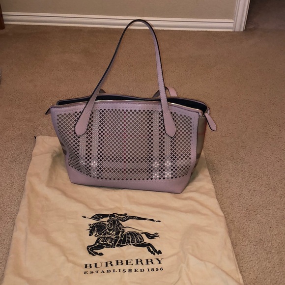 🌸🌼Burberry🌼🌸 house check tote - Picture 2 of 8